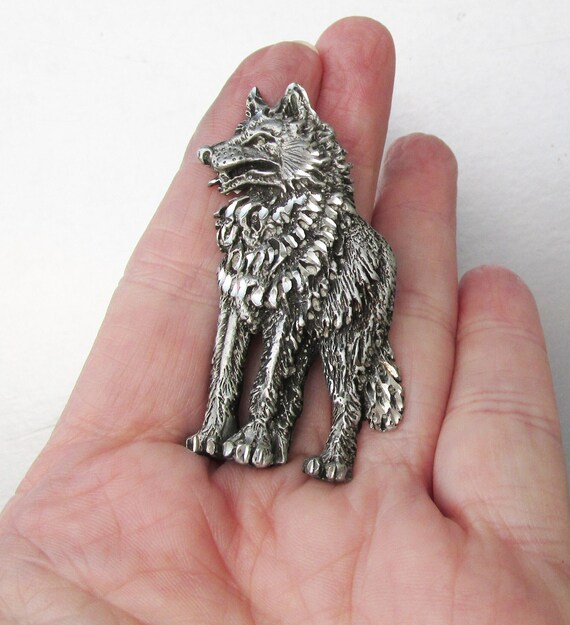 Wolf brooch 2024