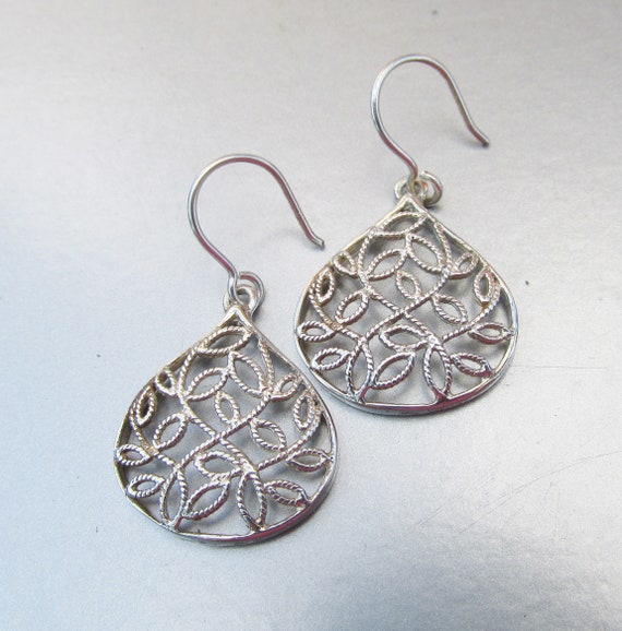 Pretty Sterling Silver Lacy Filigree Teardrop Dang