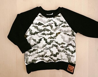 2T bat pullover