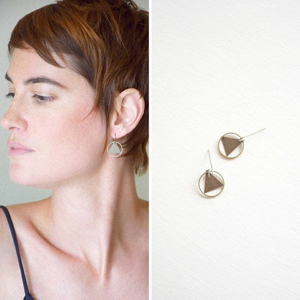 Boucles d'oreilles graphiques anneau et triangle laiton bronze