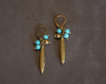 Boucles d'oreilles goutte bronze et perles turquoises