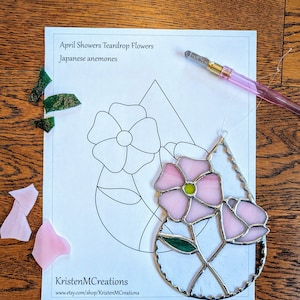 Glasmalerei-Blumenmuster, Glasmalerei-Tränenblumen, Blumen-Sonnenfänger, April-Duschen-Tränenblumen, Hobby-Lizenz