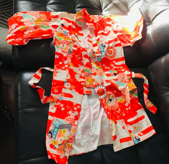 Vintage 1970’s Child’s Kimono Robe, with belt.