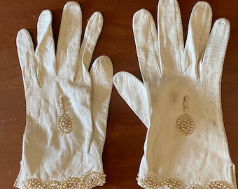 Vintage Ladies Kid Leather Gloves w Pearls