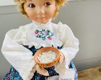 Goldilocks Porcelain Doll in Original Box by Knowles, artist Diana Effner 1990