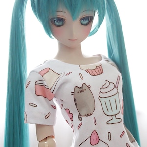 Camiseta Hina Garden Pusheen (branca)