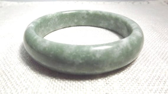 Vintage Moss Green Jade Bangle Bracelet: Polished Stone