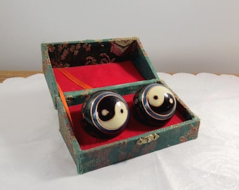 2 Vintage Ying Yang Tai Chi Baoding Balls, Chinese Medicine Balls for Exercise, Massage, Calming, Spa and Relaxation, Stress Balls