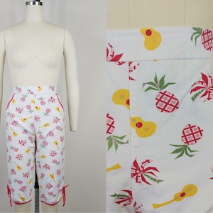 1950s Ukeleke Pineapple Novelty Print Cotton Capris | Vintage 50s Hawaiian Tiki Tropical Clamdigger Pants | Women&#39;s Clothing Medium 28 Waist