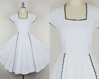 1940s White Cotton Pique Dress | Vintage 40s Short Sleeve Fit n Flare Dress | Women's Clothing XS 24 25 Waist