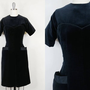1950s Black Velvet Wiggle Dress with Pockets | Vintage 50s Sweetheart Neckline Short Sleeve Velour Sheath Dress  | Women&#39;s Clothing Small