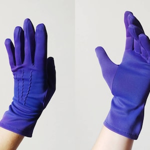 1950s Violet Purple Nylon Knit Wrist Gloves | Vintage 50s Stretch Gloves | Womens  Accessories Size 6.5 7