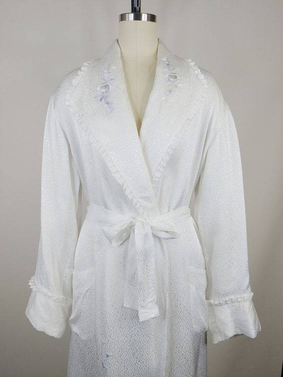 1940s Embroidered Rayon Robe | Vintage 40s White … - image 3