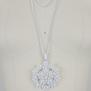 1960s White Painted Enamel Double Strand Metal Necklace | Vintage 60s Pendant Chain Necklace | Women&#39;s Jewelry
