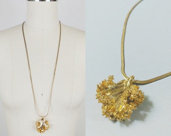 1970s Kale Leaf Pendant Necklace | Vintage 70s Gold Necklace | Women's Jewelry Accessories