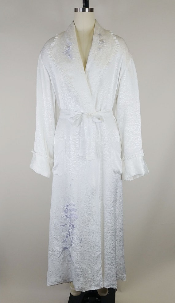 1940s Embroidered Rayon Robe | Vintage 40s White … - image 2