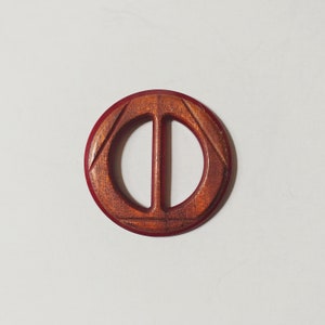 1930s Bakelite Carved Wood Belt Buckle | Vintage 30s Dark Red Plastic Round Circle Belt Buckle