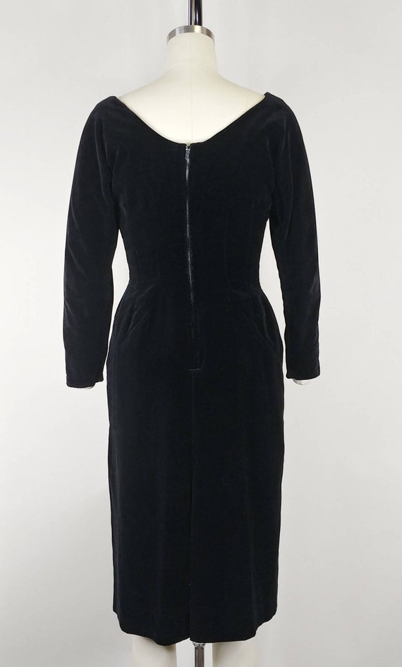 1950s Black Velvet Wiggle Dress  | Vintage 50s Ve… - image 7