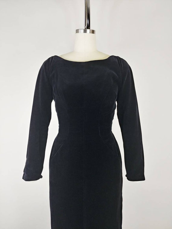 1950s Black Velvet Wiggle Dress  | Vintage 50s Ve… - image 3