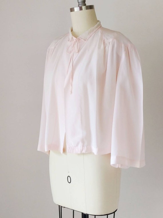 1940s Pastel Pink Rayon Bed Jacket | Vintage 40s … - image 5