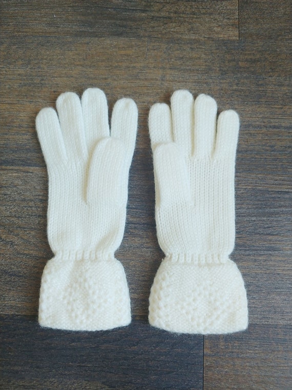 1970s Cream Acrylic Knit Gloves | Vintage 70s Win… - image 4