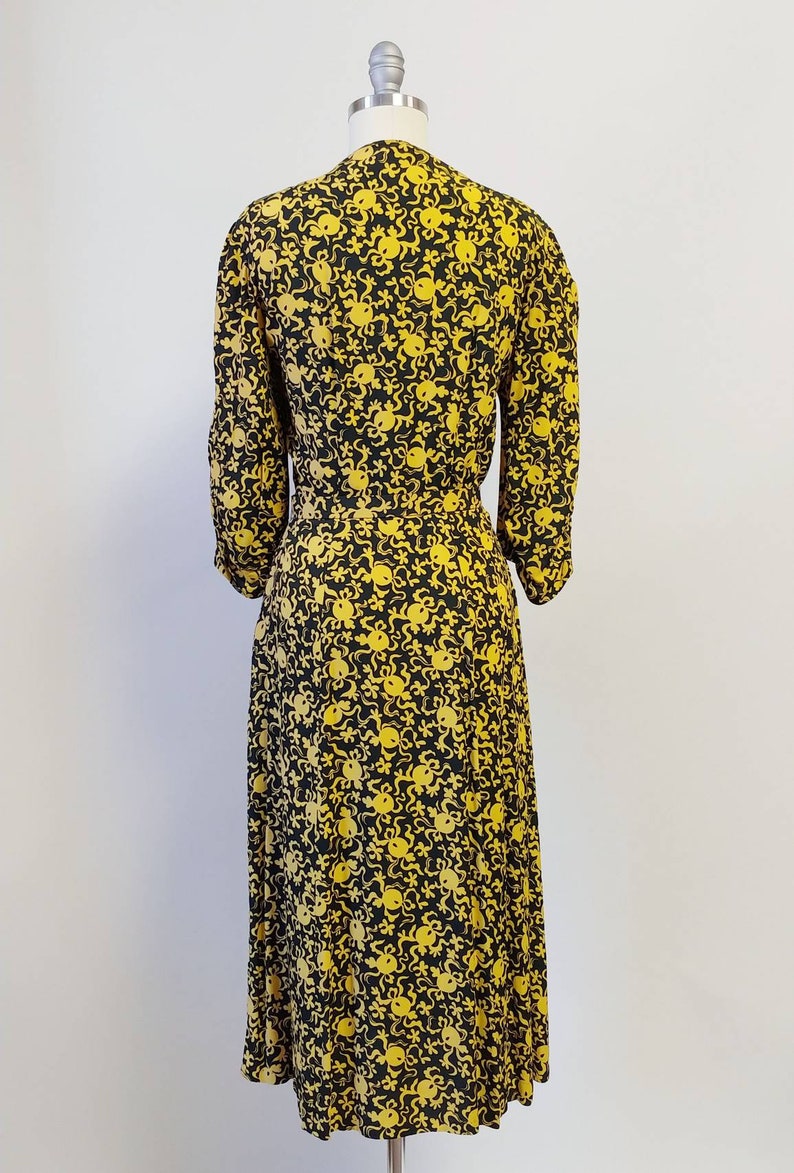 1930s Black and Yellow Rayon Dress Vintage 30s V Neck Day Dress Women's Clothing Large image 8