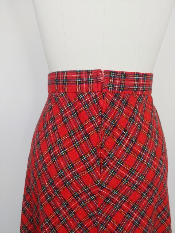1970s Red Tartan Plaid A Line Wool Skirt | Vintag… - image 6