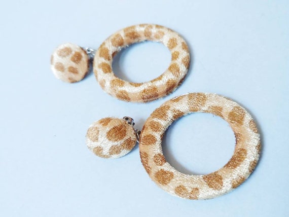 1970s Giraffe Print Furry Hoop Earrings | Vintage… - image 5