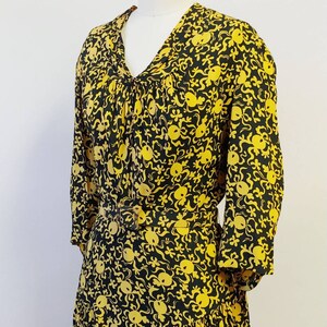 1930s Black and Yellow Rayon Dress Vintage 30s V Neck Day Dress Women's Clothing Large image 6