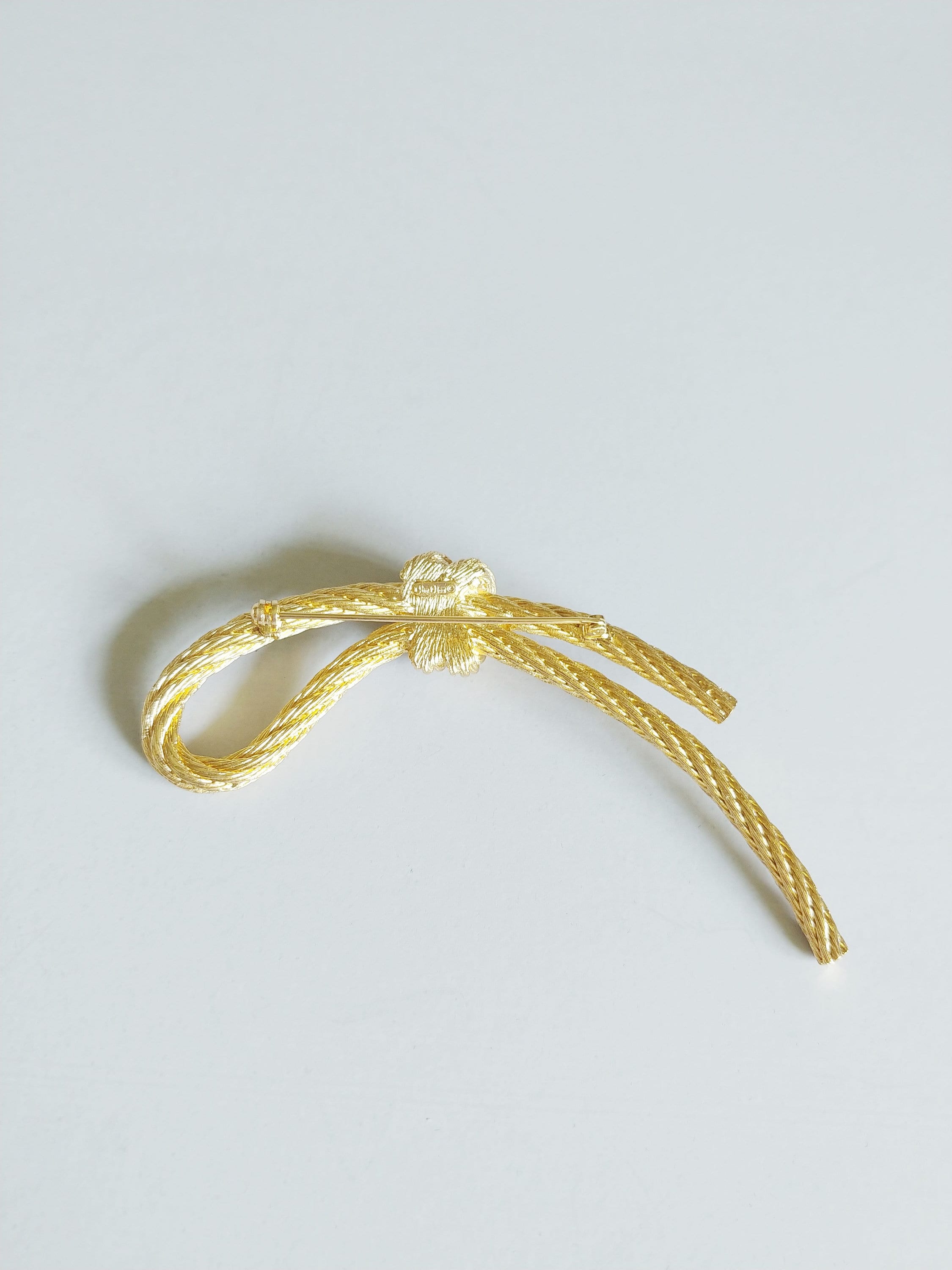 1980s Christian Dior Rope Knot Gold Plated Brooch | Vintage