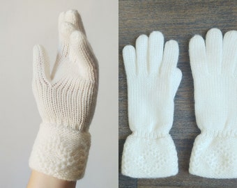 1970s Cream Acrylic Knit Gloves | Vintage 70s Winter Gloves