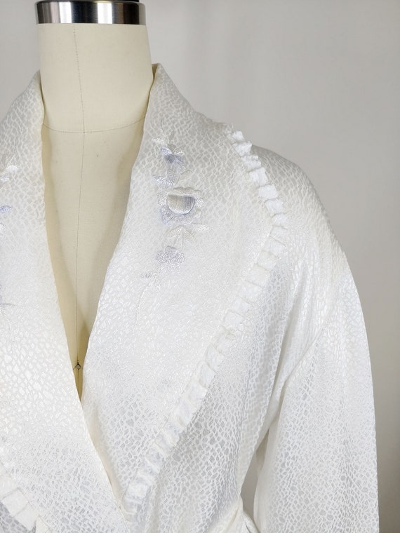 1940s Embroidered Rayon Robe | Vintage 40s White … - image 4
