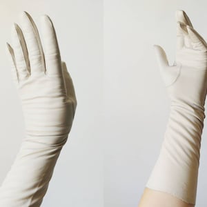 1960s Light Grey Leather Driving Gloves | Vintage 60s Long Kidskin Leather Gloves | Women&#39;s Accessories Size 6.5