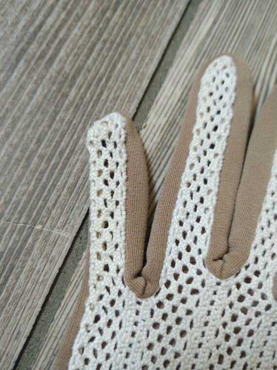 1960s Cream Crochet Taupe Brown Nylon Gloves | Vi… - image 8