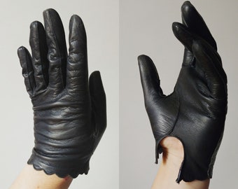 1950s Black Leather Driving Gloves | Vintage 50s Scalloped Wrist Gloves | Women's Fall Winter Accessories Size 6.5 7