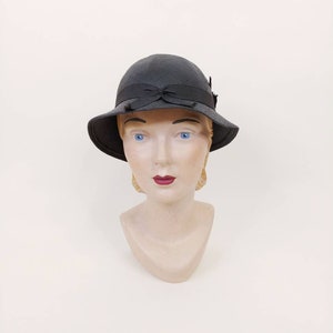 1930s Florence Walton Slouch Hat Vintage 30s Black Red Feather Straw Cloche Hat Women's Hats image 2