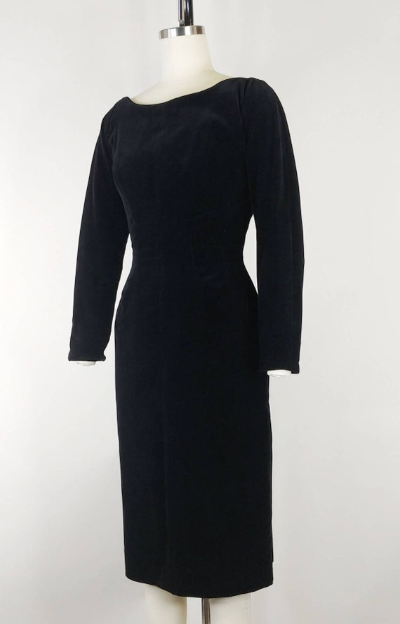 1950s Black Velvet Wiggle Dress  | Vintage 50s Ve… - image 5