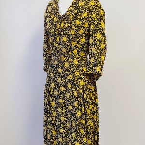 1930s Black and Yellow Rayon Dress Vintage 30s V Neck Day Dress Women's Clothing Large image 5