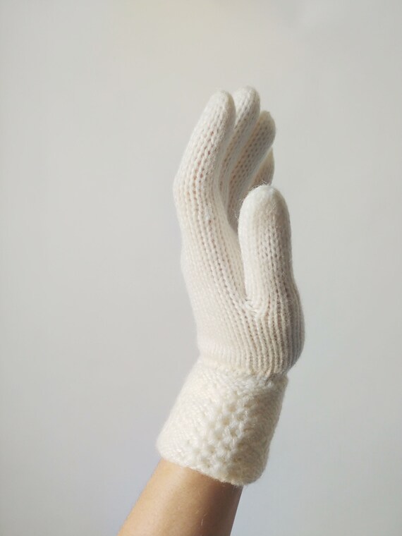 1970s Cream Acrylic Knit Gloves | Vintage 70s Win… - image 6