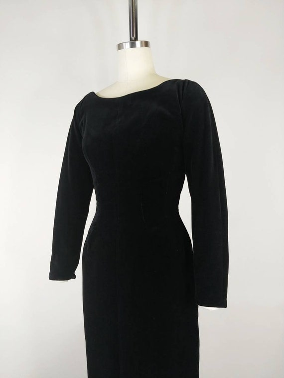 1950s Black Velvet Wiggle Dress  | Vintage 50s Ve… - image 6