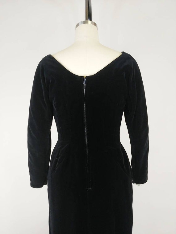 1950s Black Velvet Wiggle Dress  | Vintage 50s Ve… - image 8