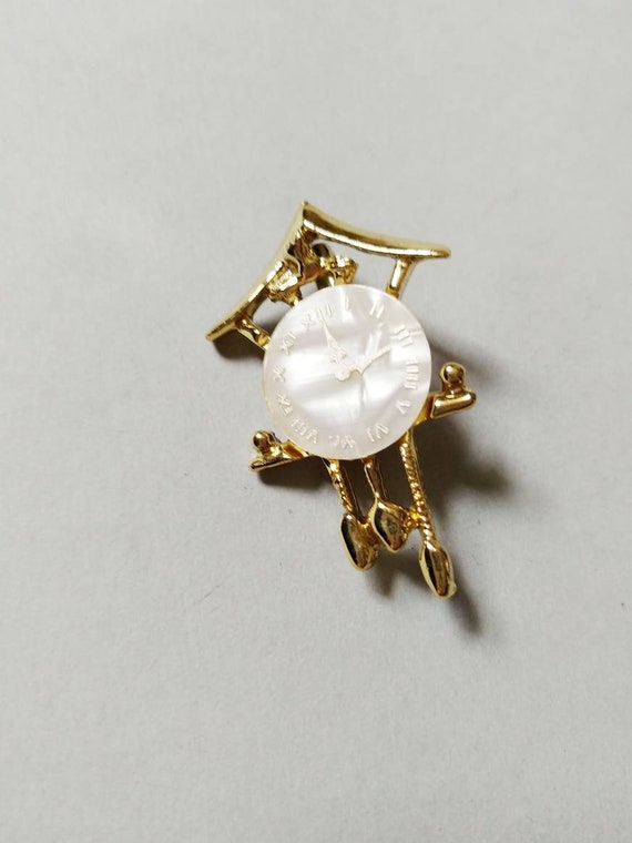 1960s Cuckoo Clock Mother of Pearl Novelty Brooch… - image 4