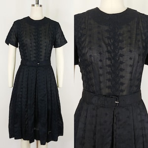 1950er Jahre Schwarzes Eyelet Fit n Flare Kleid | Vintage 50er Jahre Kleid