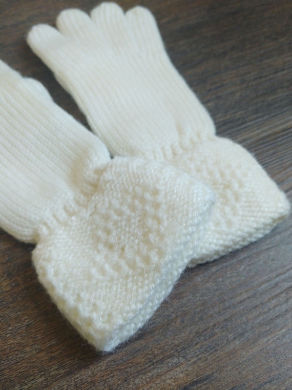 1970s Cream Acrylic Knit Gloves | Vintage 70s Win… - image 3