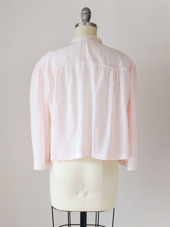 1940s Pastel Pink Rayon Bed Jacket | Vintage 40s … - image 7