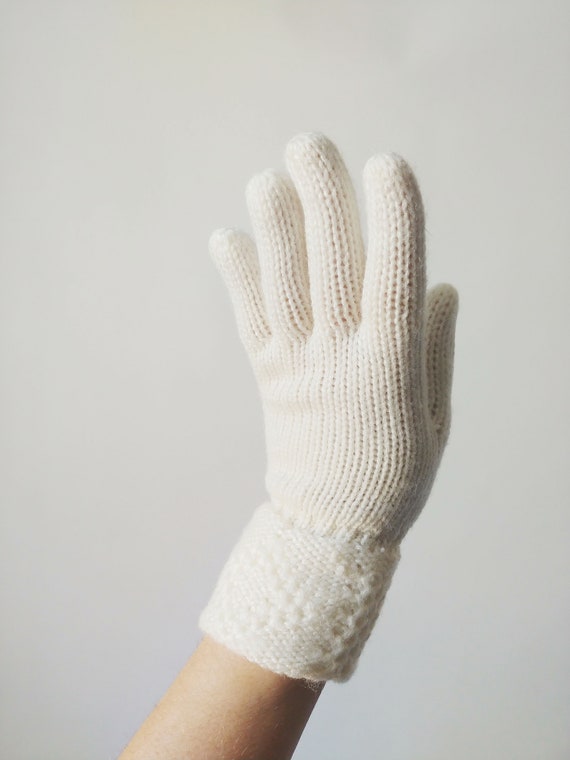 1970s Cream Acrylic Knit Gloves | Vintage 70s Win… - image 5