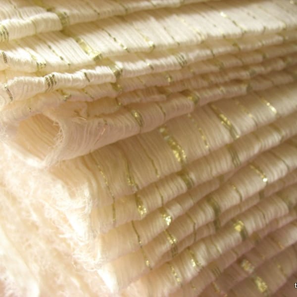 Tissu Lurex en soie viscose froissé très doux pour écharpes/robes/tuniques etc.