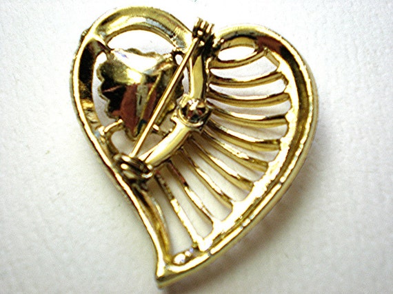 Vintage  gold heart shaped  brooch, red  glass ac… - image 3