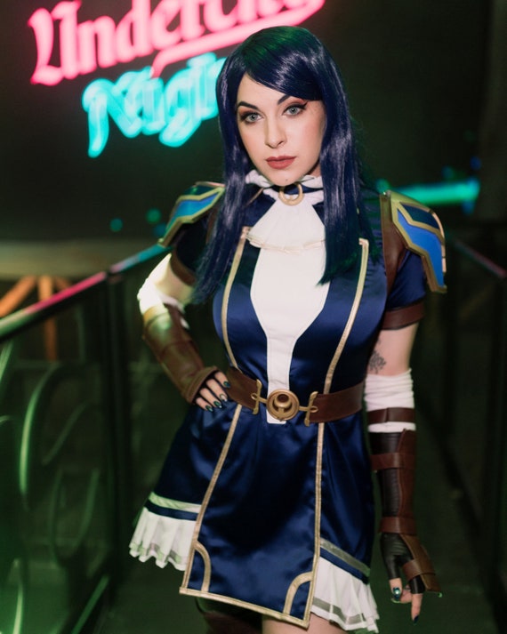Caitlyn Arcane League of Legends-cosplay voor een middeleeuws ..., حجم الصورة 570x713