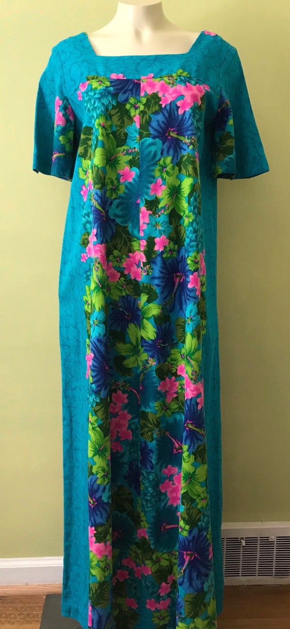 Vintage Hawaiian Mu'umu'u , Size Medium /Large